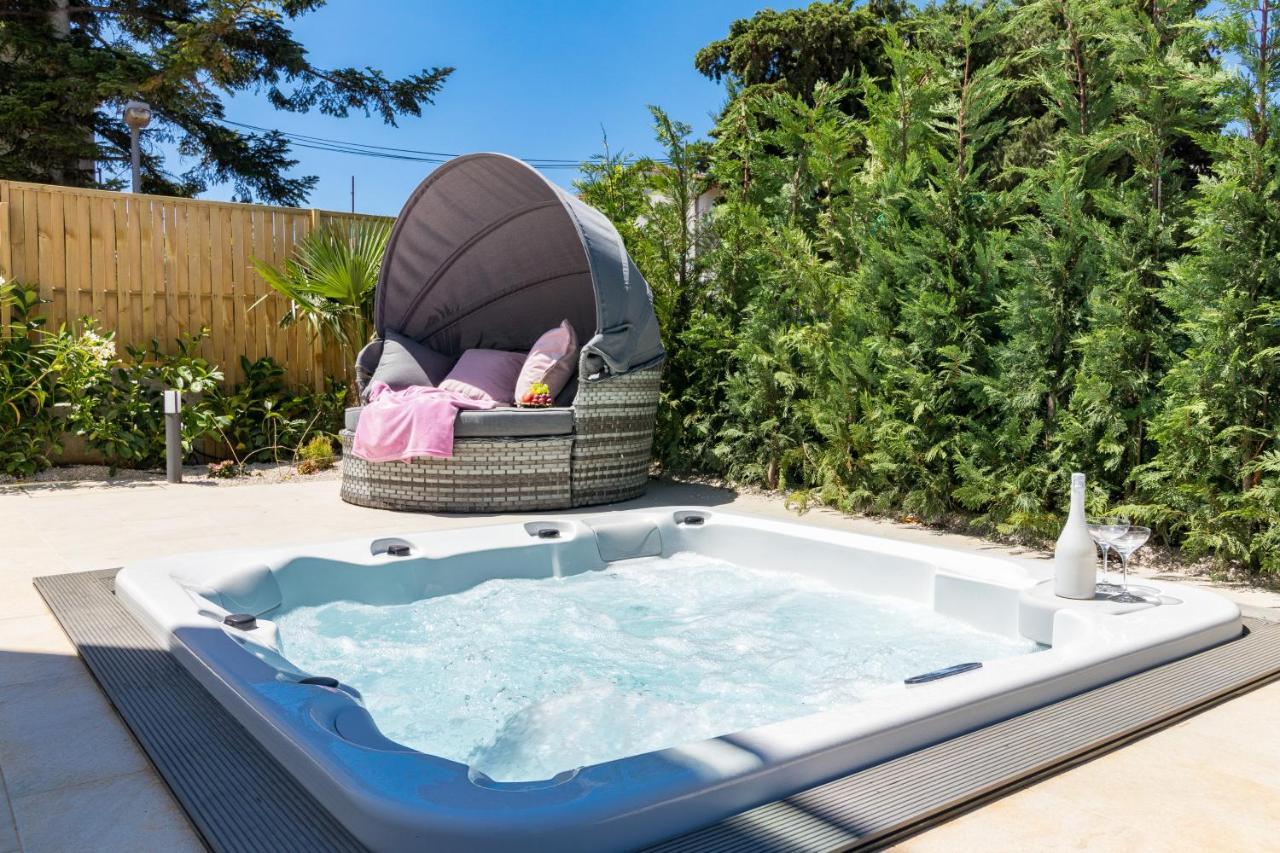 Villa Elena Deluxe Mit Whirlpool Und Beheiztem Pool Am Meer Und Wunderschoenen Blick Auf Die Brijuni Inseln Fažana Exteriér fotografie