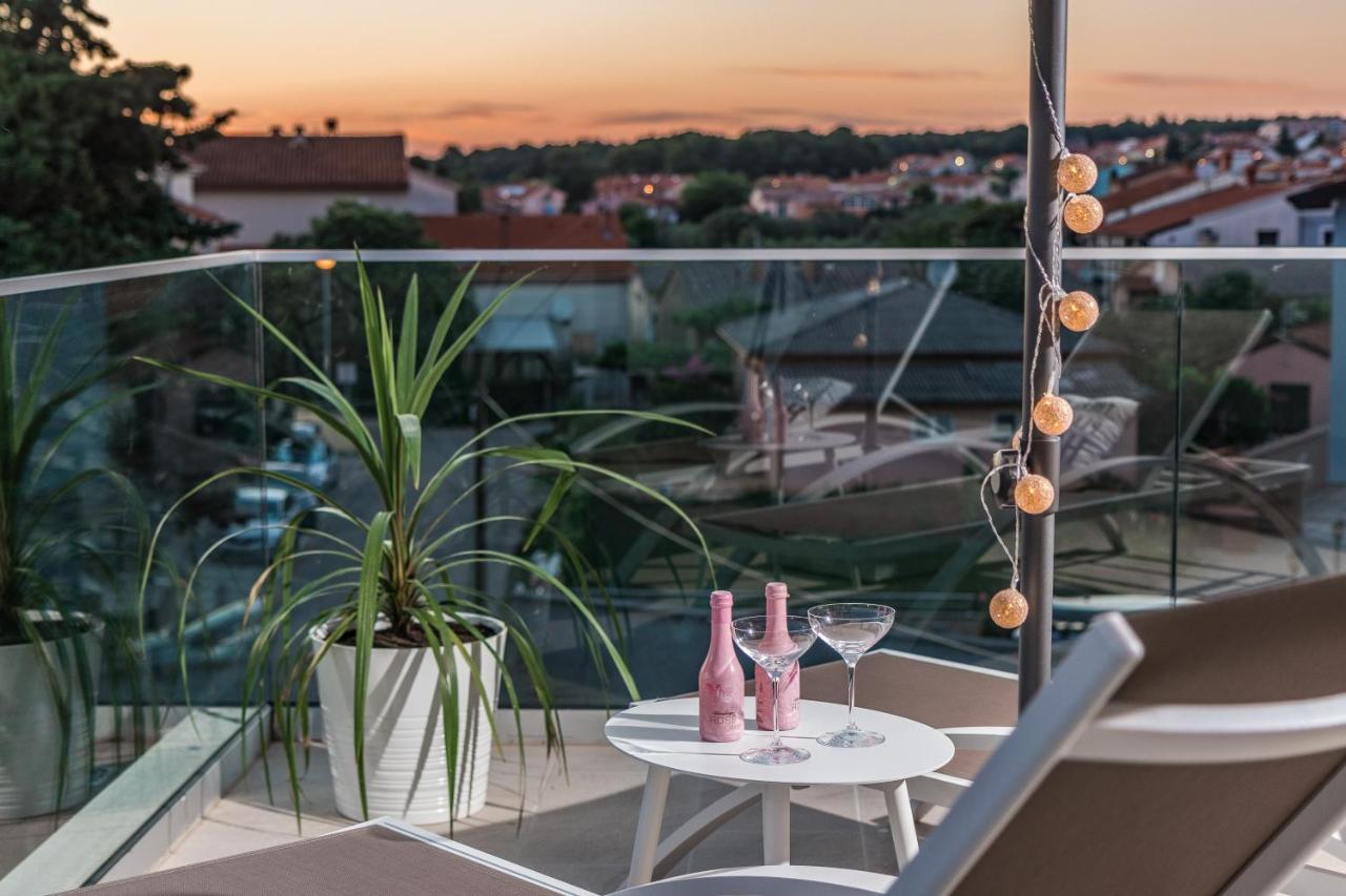 Villa Elena Deluxe Mit Whirlpool Und Beheiztem Pool Am Meer Und Wunderschoenen Blick Auf Die Brijuni Inseln Fažana Exteriér fotografie