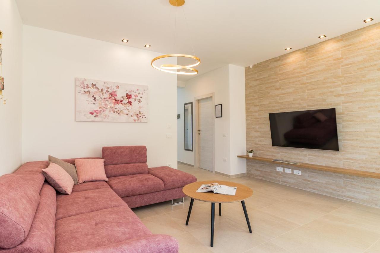 Villa Elena Deluxe Mit Whirlpool Und Beheiztem Pool Am Meer Und Wunderschoenen Blick Auf Die Brijuni Inseln Fažana Exteriér fotografie