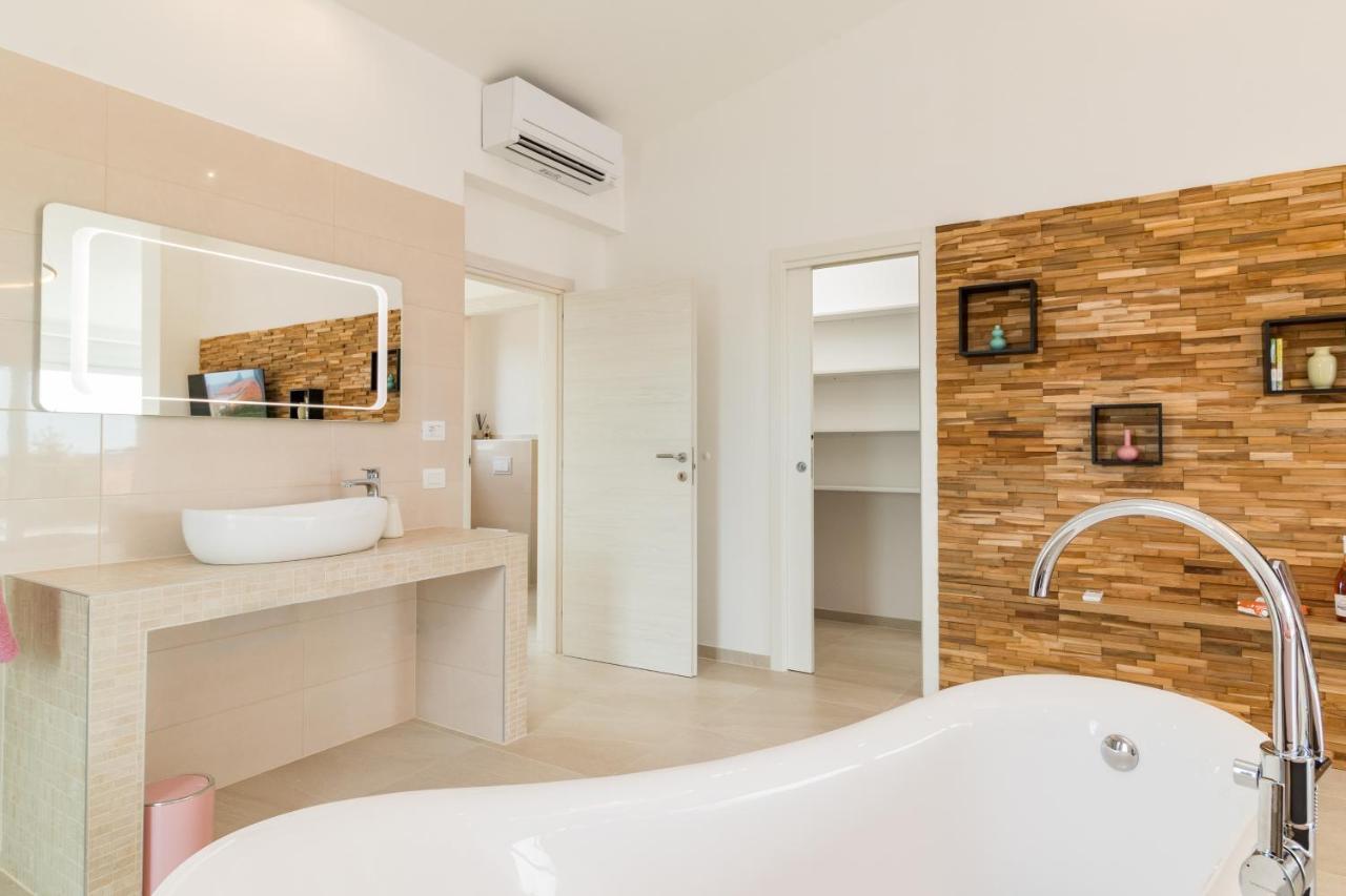 Villa Elena Deluxe Mit Whirlpool Und Beheiztem Pool Am Meer Und Wunderschoenen Blick Auf Die Brijuni Inseln Fažana Exteriér fotografie
