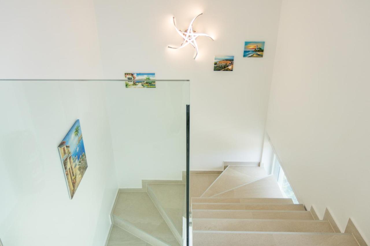 Villa Elena Deluxe Mit Whirlpool Und Beheiztem Pool Am Meer Und Wunderschoenen Blick Auf Die Brijuni Inseln Fažana Exteriér fotografie