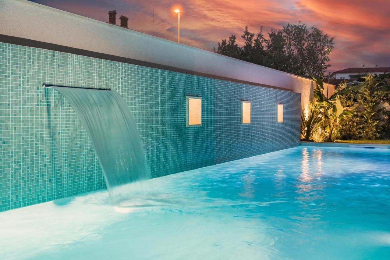 Villa Elena Deluxe Mit Whirlpool Und Beheiztem Pool Am Meer Und Wunderschoenen Blick Auf Die Brijuni Inseln Fažana Exteriér fotografie