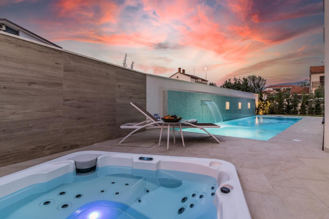 Villa Elena Deluxe Mit Whirlpool Und Beheiztem Pool Am Meer Und Wunderschoenen Blick Auf Die Brijuni Inseln Fažana Exteriér fotografie