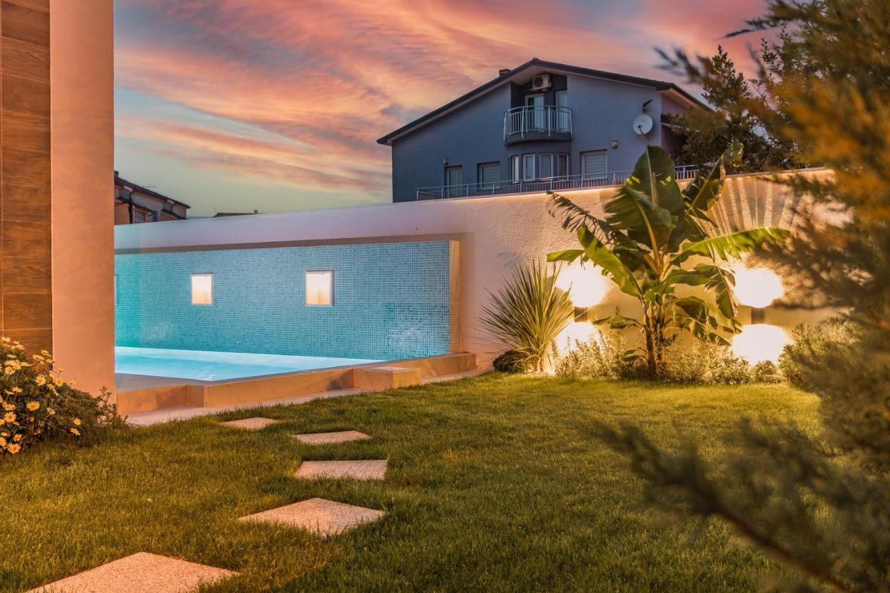 Villa Elena Deluxe Mit Whirlpool Und Beheiztem Pool Am Meer Und Wunderschoenen Blick Auf Die Brijuni Inseln Fažana Exteriér fotografie