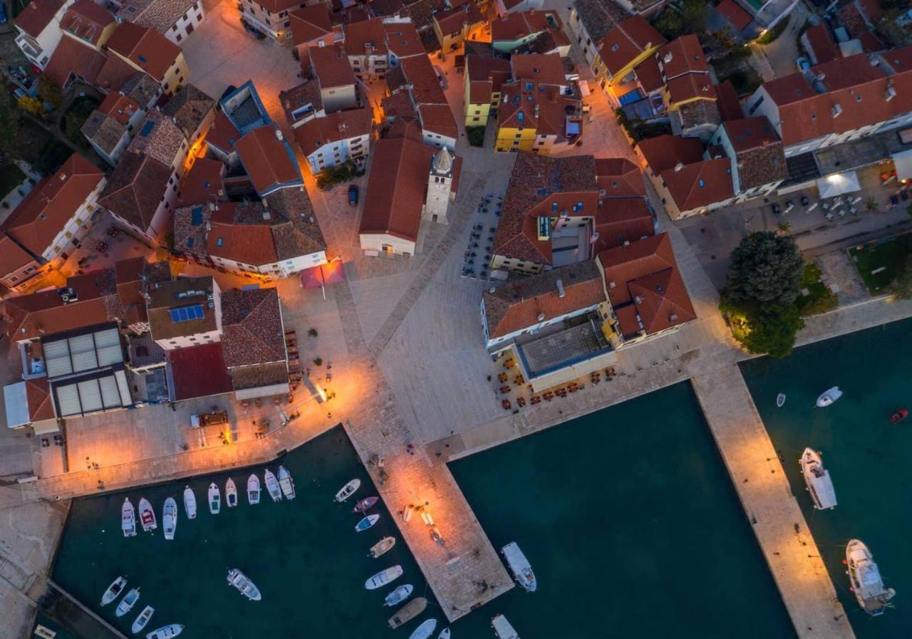 Villa Elena Deluxe Mit Whirlpool Und Beheiztem Pool Am Meer Und Wunderschoenen Blick Auf Die Brijuni Inseln Fažana Exteriér fotografie
